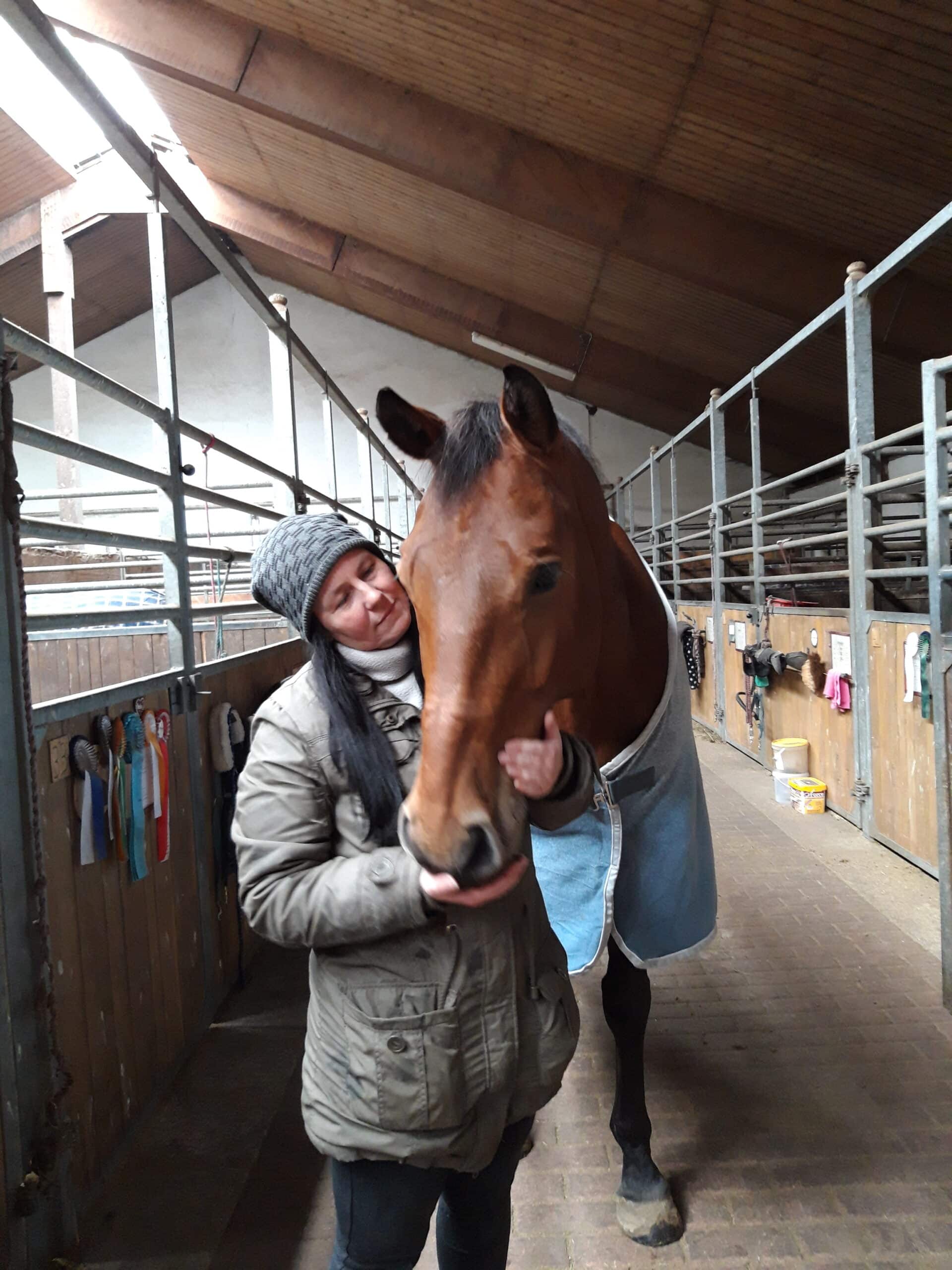 Manuela in einem vertrauten Moment mit Caparo